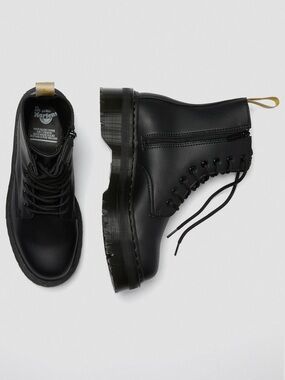 Dr Martens VEGAN JADON II MONO
Platform Boots W Size 7